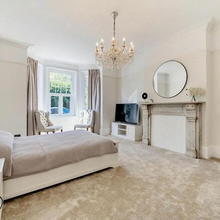 Freshly Renovated 2 Bedroom Apartment 10 Mins From Cotswolds Child Friendly Great Location With Plenty Of Nearby Free Parking Freestanding Bath And Outdoor Private Terrace Area Ившем Экстерьер фото